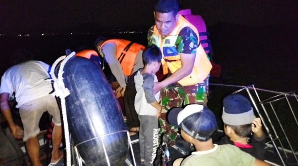 23 Wisatawan Penumpang Perahu Terjebak Rumpun Eceng Di Perairan Waduk Jatiluhur Purwakarta Berhasil Di Evakuasi