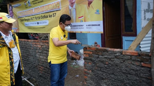 Peringati HUT Ke-57, Partai Golkar Jabar Gelar Bedah Rumah