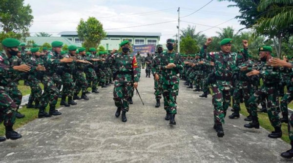 Kasdam I/BB Dampingi Asops Panglima TNI Cek Kesiapan Satgas Pamtas RI- PNG Yonif 126/KC
