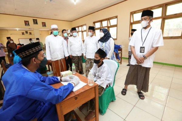 Kejar Target Vaksinasi Santri, Pemprov Jateng Kerahkan Layanan Mobil Keliling ke Ponpes