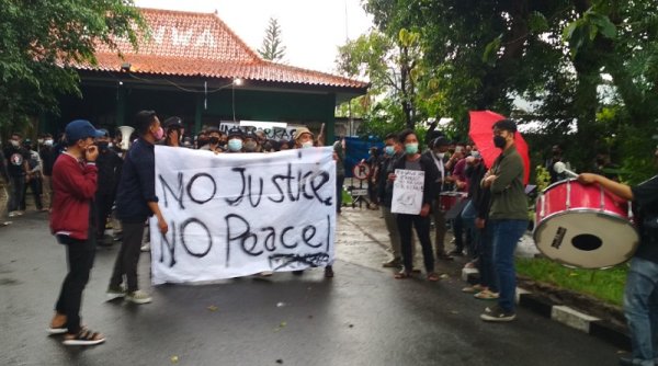 Mahasiswa UNS Gelar Aksi Solidaritas dan Keprihatinan Atas Meninggalnya Gilang