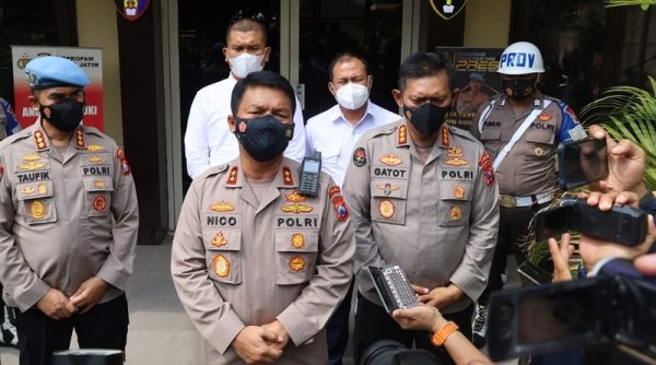 Kapolda Jatim Pertegas Reward dan Sanksi Tegas Bagi Anggota