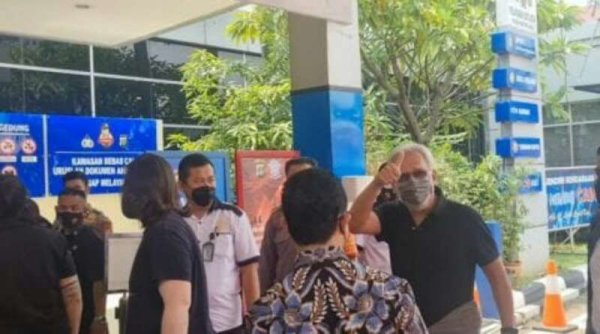 Iwan Fals Datangi Polda Metro Jaya atas Laporan Pencemaran Nama Baik