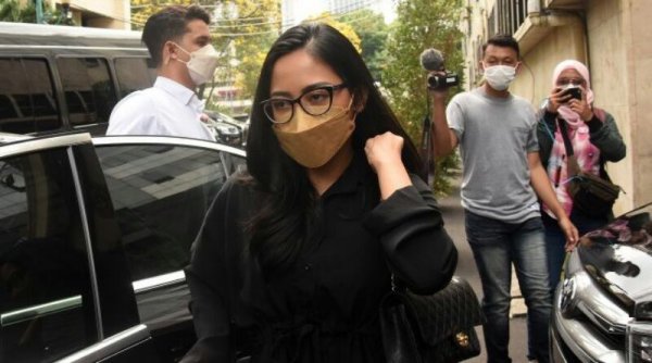 Usai Diperiksa sebagai Tersangka, Rachel Vennya Bungkam