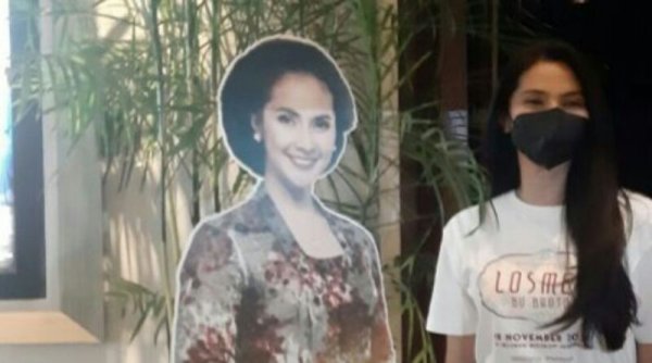 Maudy Koesnaedi Rela Berlama-lama Kenakan Kebaya dan Sanggul
