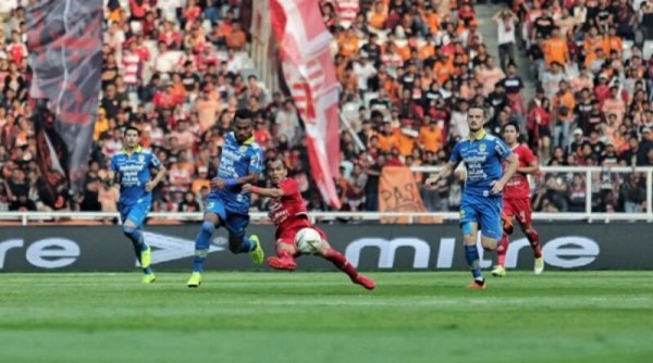 Duel Persib Vs Persija di Seri 3 BRI Liga 1 Sita Perhatian LIB