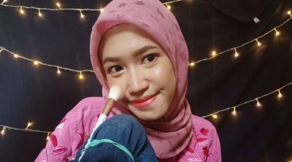 Bangkit dari Keterpurukan, Gadis Disabilitas Ini Sukses Jadi Konten Kreator Makeup Andal