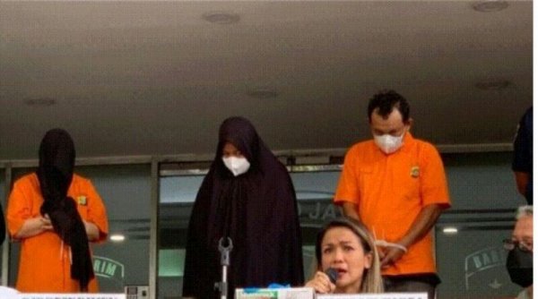 Polisi Tangkap Satu Notaris Tersangka Mafia Tanah Ibu Nirina Zubir