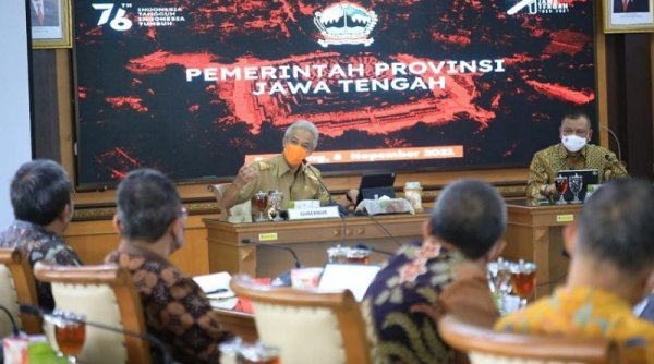 Ganjar Berikan Waktu Seminggu, Untuk Capai Target Vaksinasi 50%