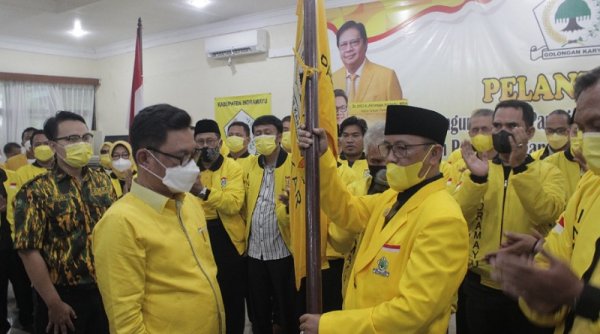 Lantik Pengurus DPD Golkar Indramayu, Ace Hasan: Segera Tuntaskan Konsolidasi