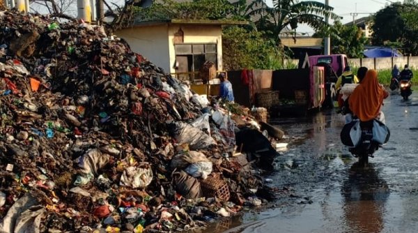 VISITIZEN | Bau Menyengat dari Tumpukan Sampah Pasar Baleendah