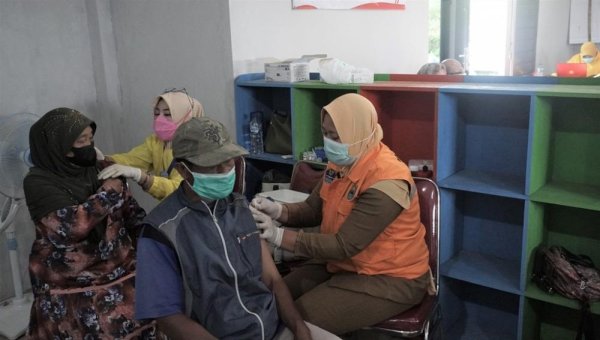 Rata-Rata Petani, Vaksinasi Desa Jlamprang Batang Sudah Capai 90%