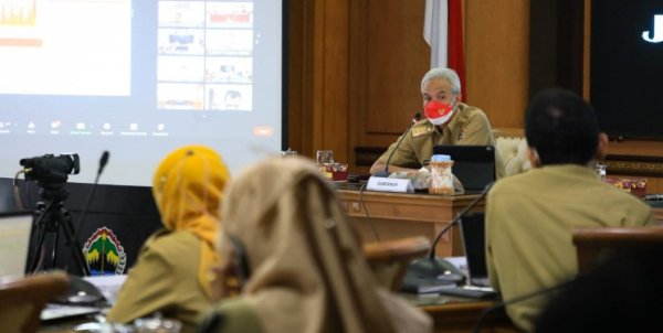 Kejar Percepatan, Ganjar Minta Gerakkan Jogo Tonggo Bantu Vaksinasi