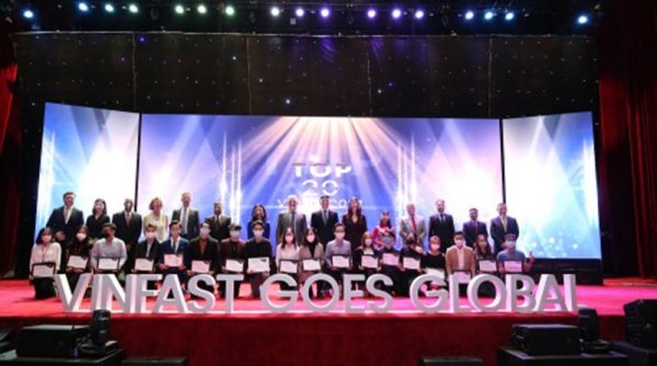 Penghargaan Kompetisi Kasus Global VinUniversity Peresmian Kepada Tim Global