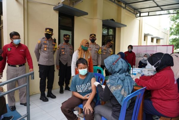 Vaksinasi Anak, Tunggu Vaksinasi Dewasa Capai Target