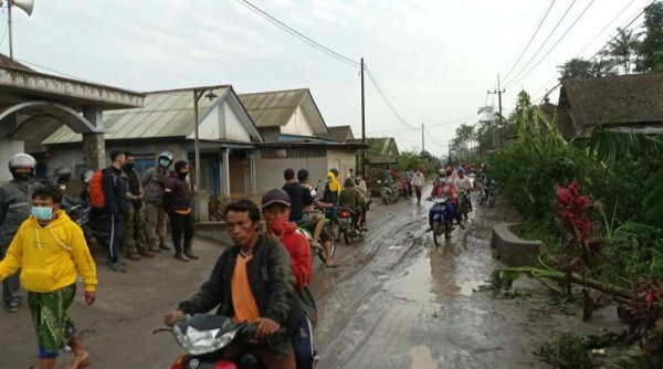 Gunung Semeru Meletus, MUI Ajak Masyarakat Galang Bantuan