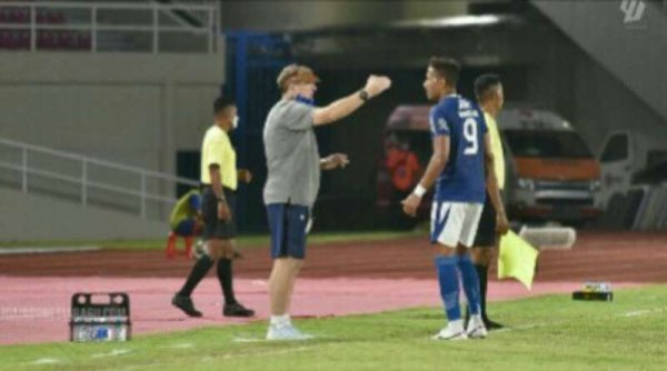 MAUNG BANDUNG:  Bertekad Hentikan Laju Positif Persebaya