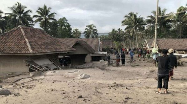 Dua Jam Berenam Dalam Kamar Mandi Selamatkan Diri Saat Gunung Semeru Erupsi