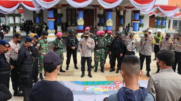 Hadapi Aksi Demo Buruh, Jajaran Polrestabes Surabaya Hadapi dengan Sikap Simpatis dan Humanis
