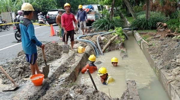 Walikota Surabaya Eri Cahyadi Minta Manajemen dan Jajaran PDAM Surya Sembada Kedepankan Pelayanan