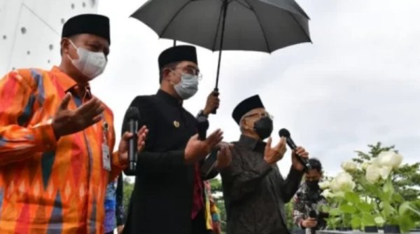 Momen Haru Selimuti Peresmian Monumen Pahlawan Covid-19