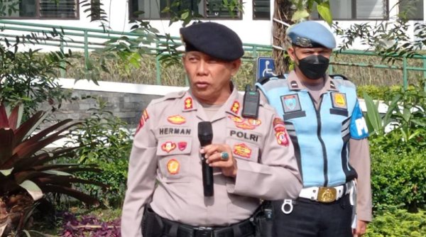 Jelang Aksi Buruh ke Gedung Sate, Kasat Samapta Polrestabes Cek Kesiapan Anggota