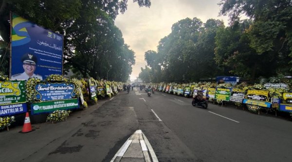 Kota Bandung Berduka, Ratusan Karangan Bunga Berjajar di Pendopo dan Balai Kota