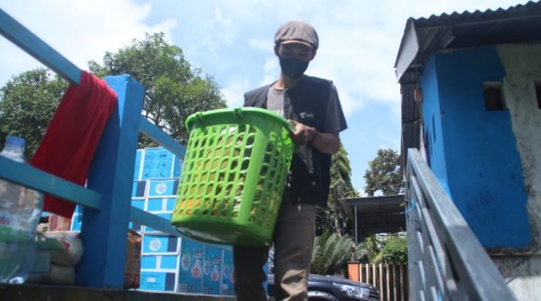 DMC DD Buka Layanan Cuci Baju Gratis Bagi Penyintas dan Relawan Awan Panas Guguran Semeru