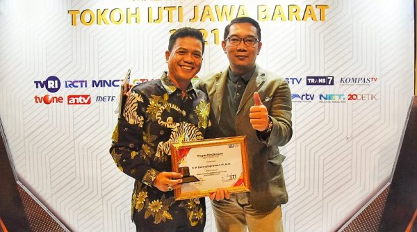 Bupati Bandung Raih Penghargaan dari IJTI Jabar