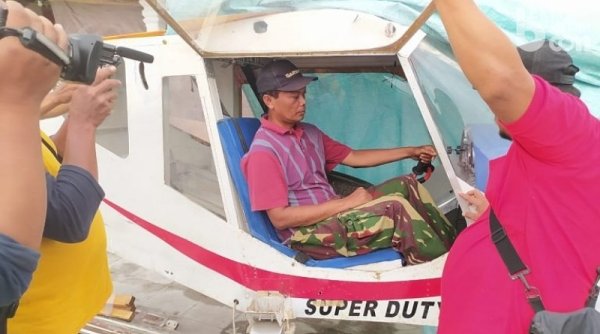Gegerkan Warga, Suyatno Pulang Kampung Bawa Pesawat Buatan Sendiri