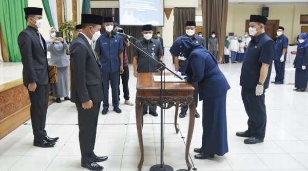 Bupati Lantik 60 Pengawas Sekolah
