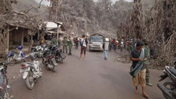 Erupsi Gunung Semeru, Kepala BNPB Terbang Ke Lumajang Tinjau Lokasi Terdampak