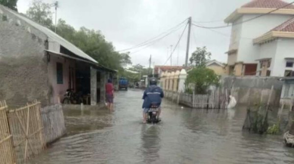 Terendam Banjir Rob, 3 Desa di Karawang Terisolasi