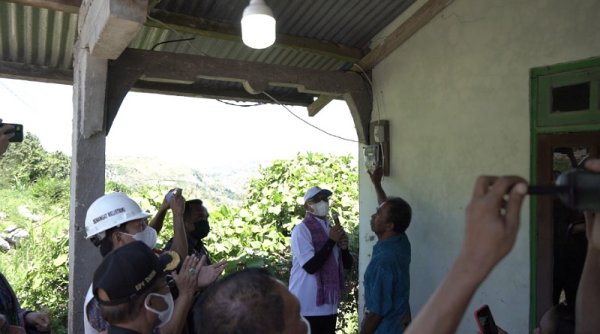 Sambung Listrik ke Negeri di Atas Awan, PLN Dukung Peningkatan Kesejahteraan 525 Keluarga