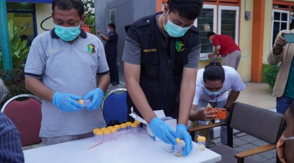 Polrestabes Surabaya Gelar Tes Urine Terhadap Puluhan Sopir dan Kondektur
