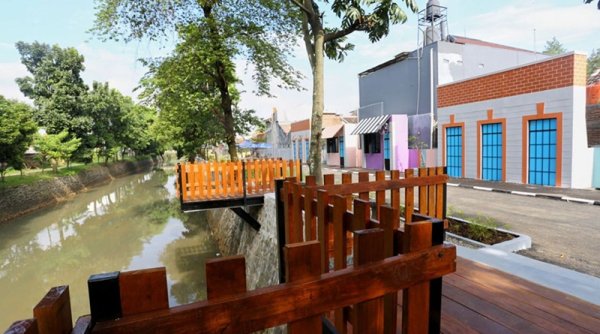 Kawasan Padat Penduduk di Bantaran Sungai Cidurian Jadi Ruang Publik