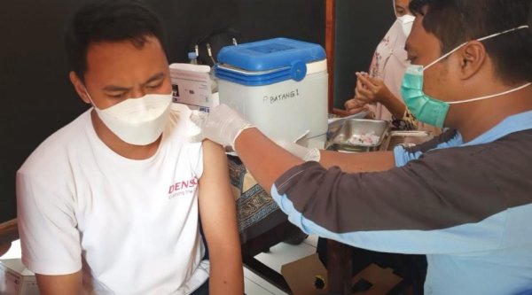 Hadapi Ancaman Omicron, Percepatan Vaksinasi Jadi Solusi