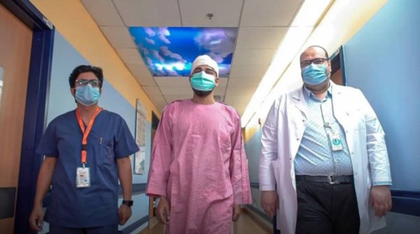 Pulih dari Kelumpuhan, Seorang Jemaah Umrah Irak Meninggalkan Rumah Sakit di Mekah
