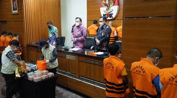 Hasil Pemeriksaan Saksi-saksi, Wali Kota Bekasi Diduga Menerima Sejumlah Uang Saat Melakukan Mutasi dan Rotasi