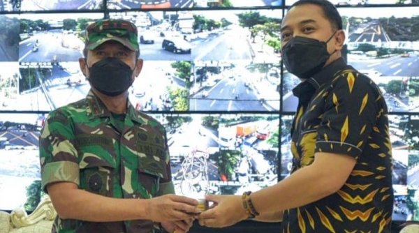 Pemkot Surabaya Gandeng TNI Berkolaborasi Dalam Pelaksanaan Vaksinasi Booster