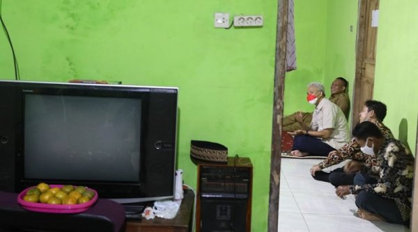 Bermalam di Rumah Warga, Ganjar : Dua Tahun Saya Tak Bisa Begini Karena Pandemi
