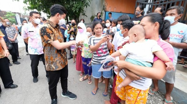 Gibran Ajak Masyarakat Gotong Royong Entaskan Anak-anak KLMT