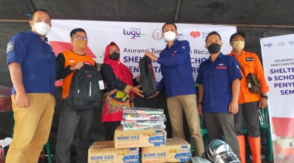 Tugu Insurance dan Rumah Zakat Berikan Bantuan Donasi Bagi Korban Erupsi Semeru