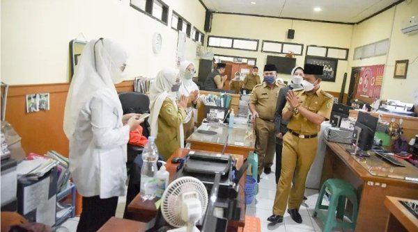 Hari Kejepit, Bupati Bandung Melakukan Monitoring Kehadiran Pegawai