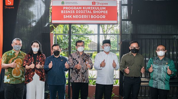 Shopee Mulai Kelas Perdana Program Bisnis Digital  Bersama 245 Murid SMK Negeri 1 Bogor