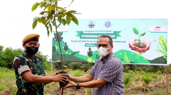 Masih Dalam Rangkaian Kemilau HUT ke-33 Tahun, FIFGROUP Laksanakan Kegiatan Tanam Pohon di Mandalika