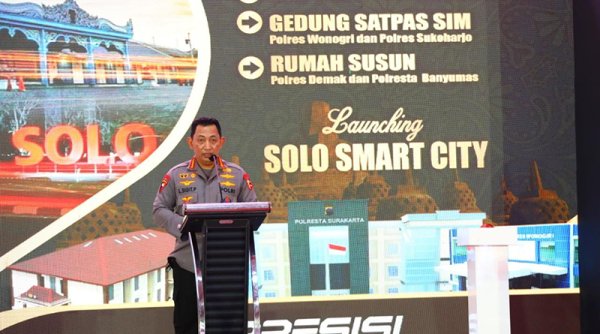 Resmikan Sarpras Kepolisian dan Solo Smart City, Kapolri: Pelayanan Publik Mudah dan Tak Berbelit-Belit