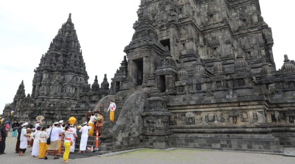 Angayubagia, Upacara Syukur Umat Hindu di Prambanan Usai Nota Kesepakatan Angayubagia, Upacara Syukur Umat Hindu di Prambanan Usai Nota Kesepakatan