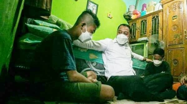 Walikota Surabaya Eri Cahyadi Kunjungi Murid yang Dihajar Gurunya