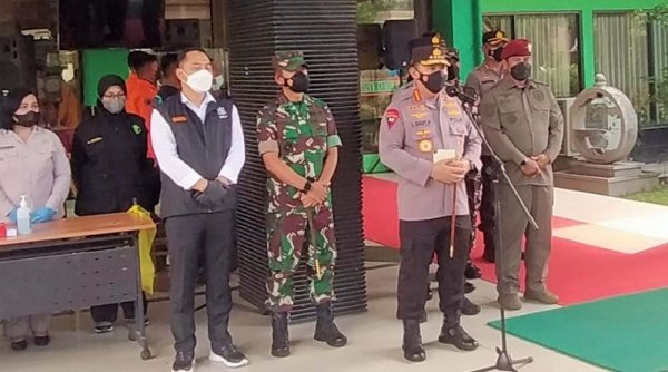 Agar Bekerja Maksimal, Kapolri Beri Bantuan untuk Nakes di Surabaya